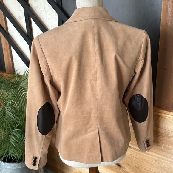 Talbot women’s jacket size 12petit color tan 
Pre loved perfect condition - Picture 4 of 6
